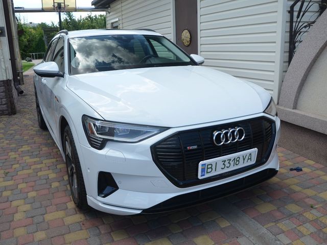 Audi e-tron - фото 2