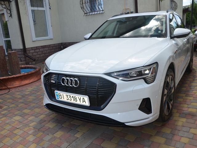 Audi e-tron - фото 3