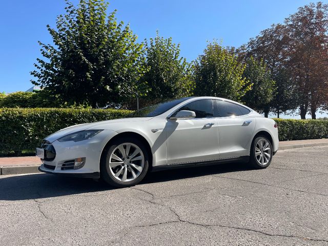 Tesla Model S - фото 5