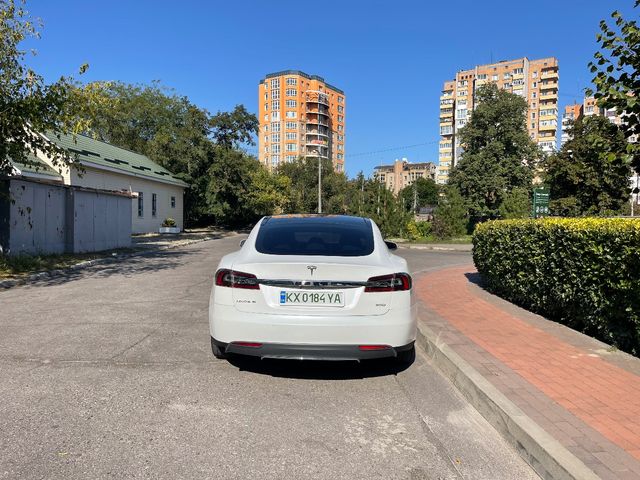 Tesla Model S - фото 4