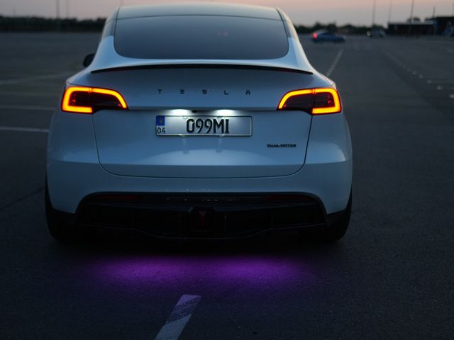 Tesla Model Y - зображення 2