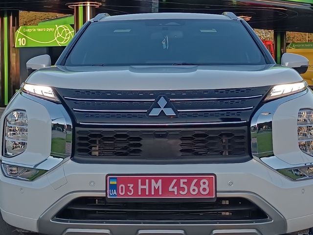 Mitsubishi Outlander - фото 2
