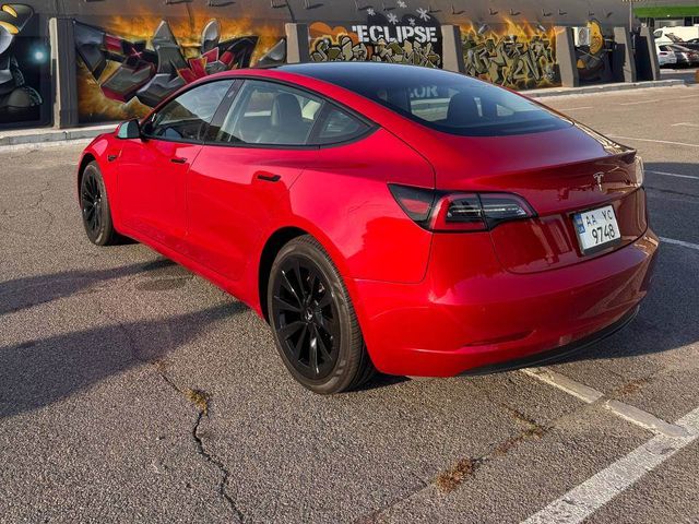 Tesla Model 3 - зображення 5