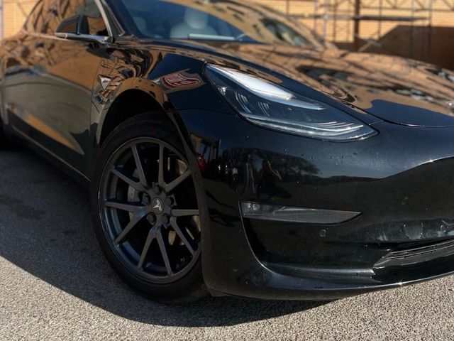Tesla Model 3 - зображення 1