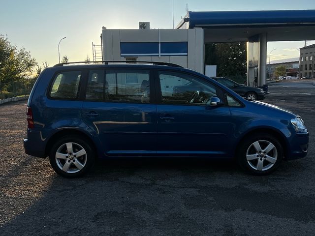 Volkswagen Touran - фото 2