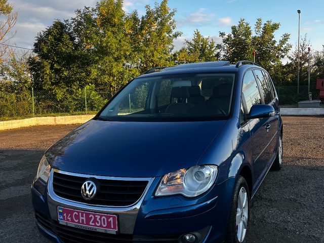 Volkswagen Touran - фото 1