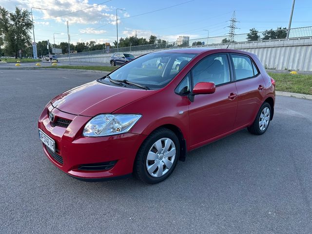 Toyota Auris - зображення 1