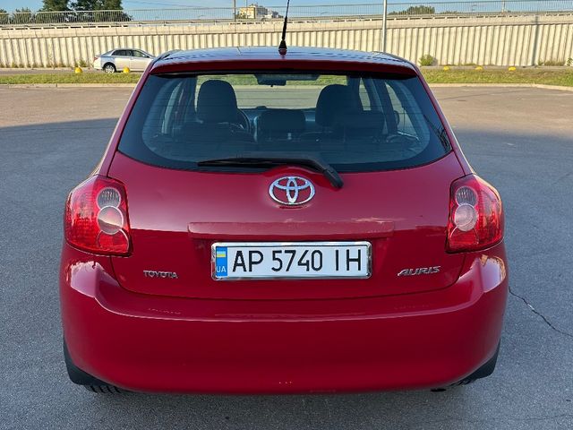 Toyota Auris - зображення 4