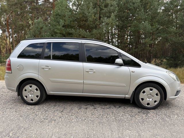 Opel Zafira - фото 5