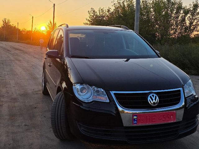Volkswagen Touran - зображення 1