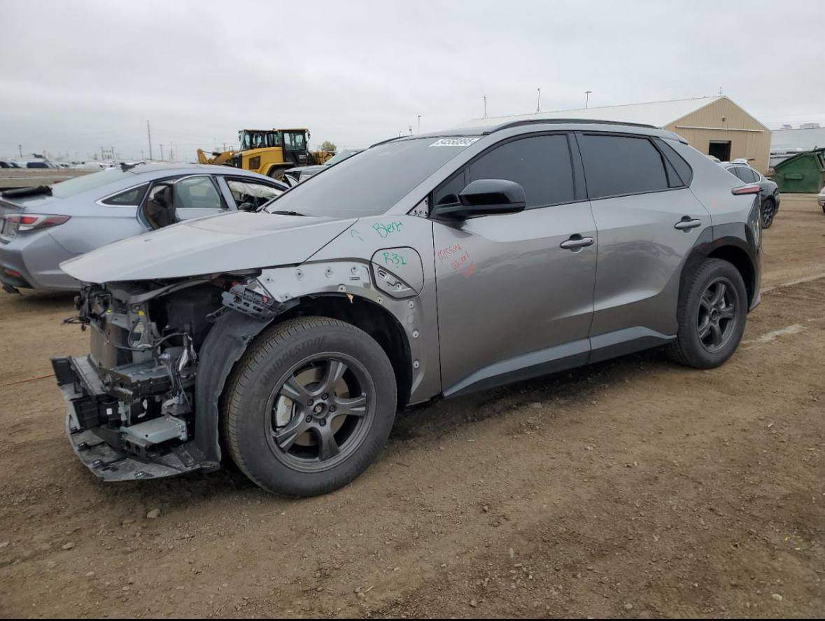 Toyota bZ4X - фото 1