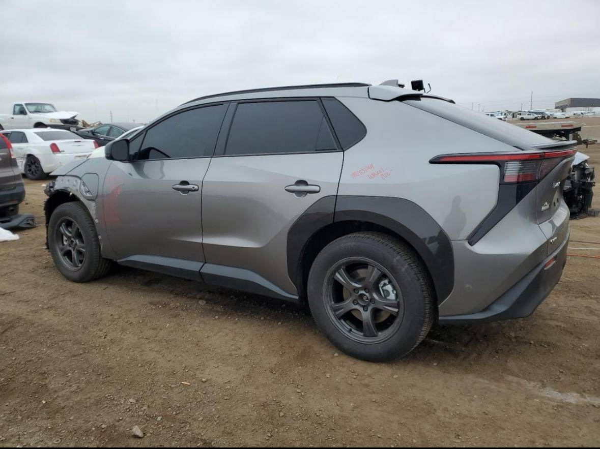Toyota bZ4X - фото 5