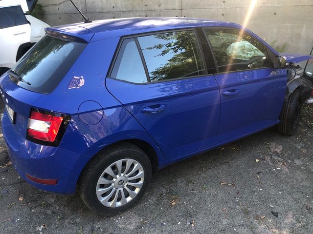 Skoda Fabia - фото 1