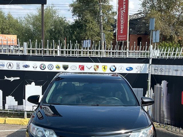 Toyota Camry - фото 2