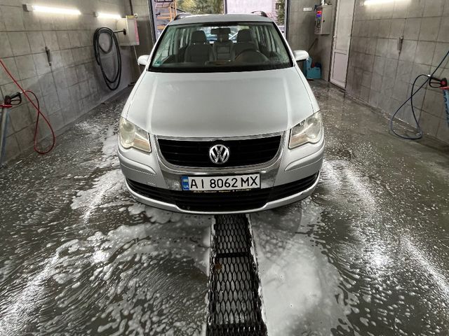 Volkswagen Touran - зображення 1