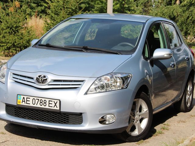Toyota Auris - зображення 1
