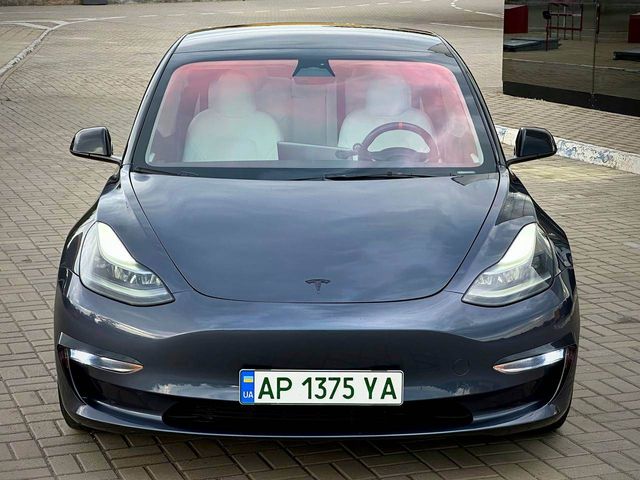 Tesla Model 3 - фото 1