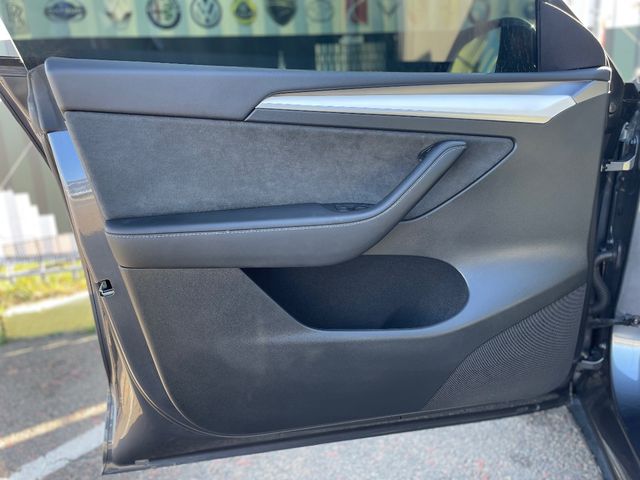 Tesla Model Y - зображення 4