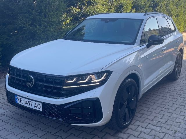 Volkswagen Touareg - фото 1