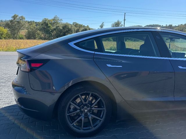 Tesla Model 3 - зображення 5