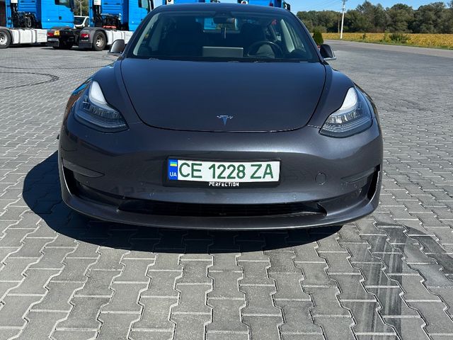 Tesla Model 3 - зображення 1