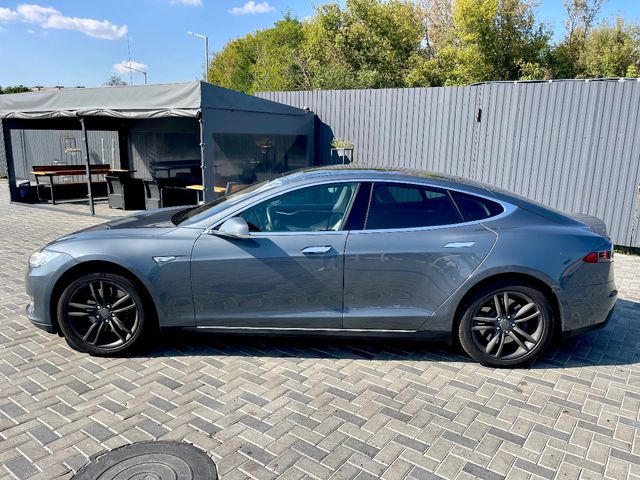 Tesla Model S - зображення 5