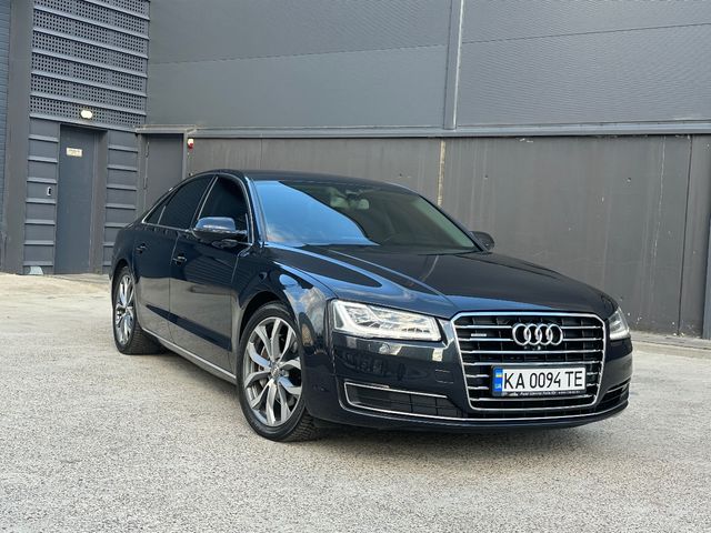 Audi A8 - фото 2