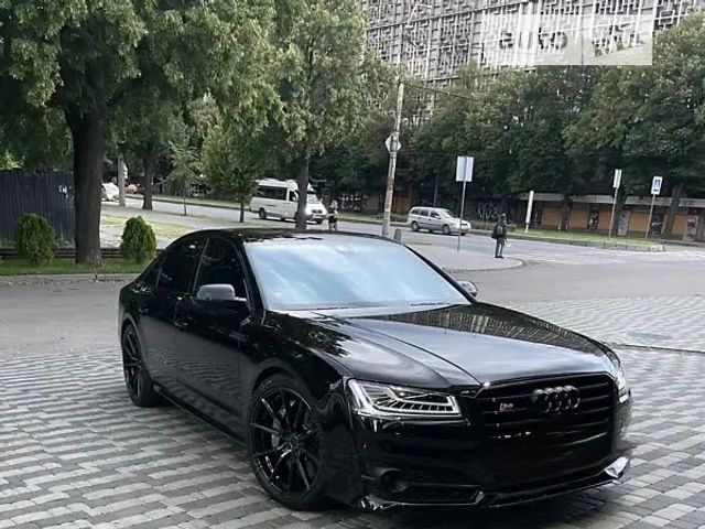 Audi S8 - зображення 1
