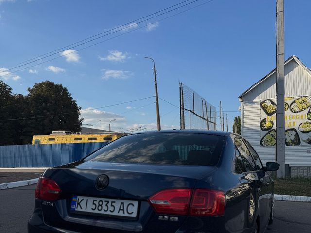 Volkswagen Jetta - фото 4