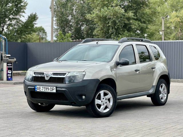 Dacia Duster - фото 1