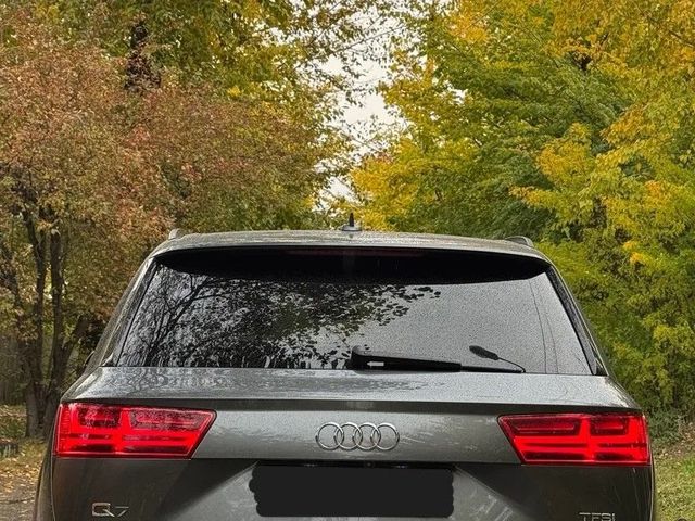 Audi Q7 - фото 1