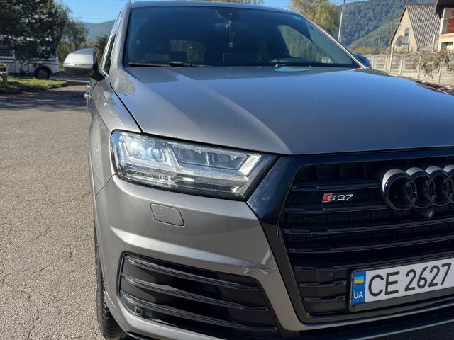 Audi Q7 - фото 1