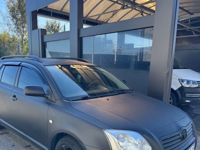 Toyota Avensis - фото 2