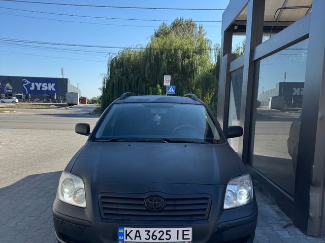 Toyota Avensis - фото 1