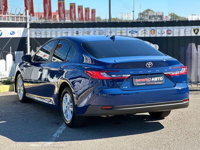 Toyota Camry - фото 2