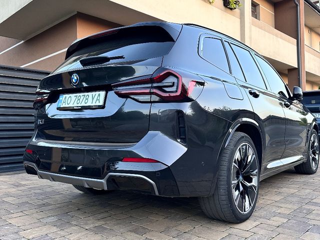 BMW iX3 - фото 2