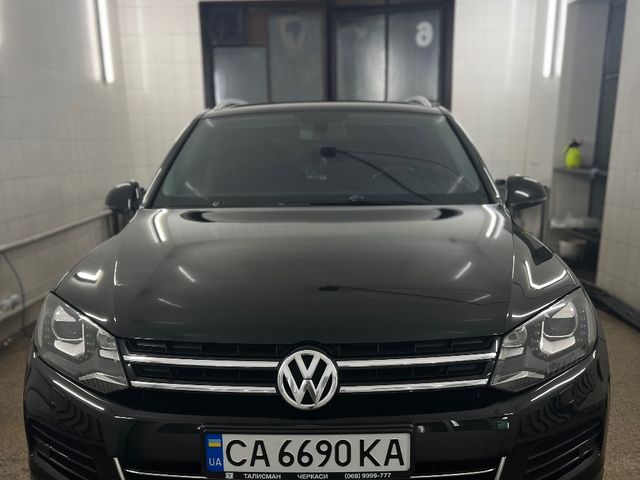 Volkswagen Touareg - фото 2