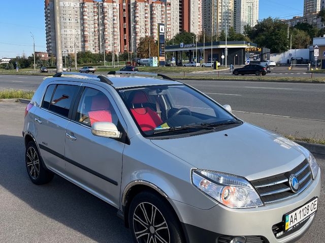 Geely MK Cross - фото 3