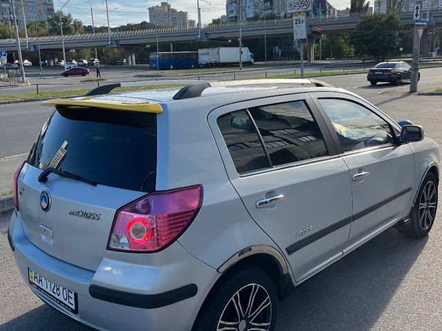 Geely MK Cross - фото 2