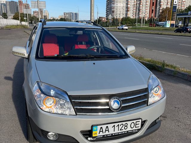 Geely MK Cross - фото 4