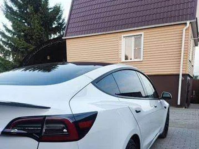 Tesla Model 3 - зображення 4