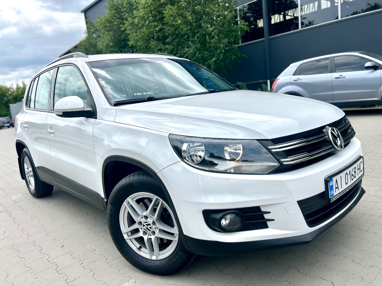 Volkswagen Tiguan - фото 2