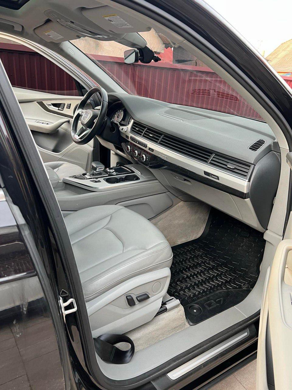 Audi Q7 - фото 5