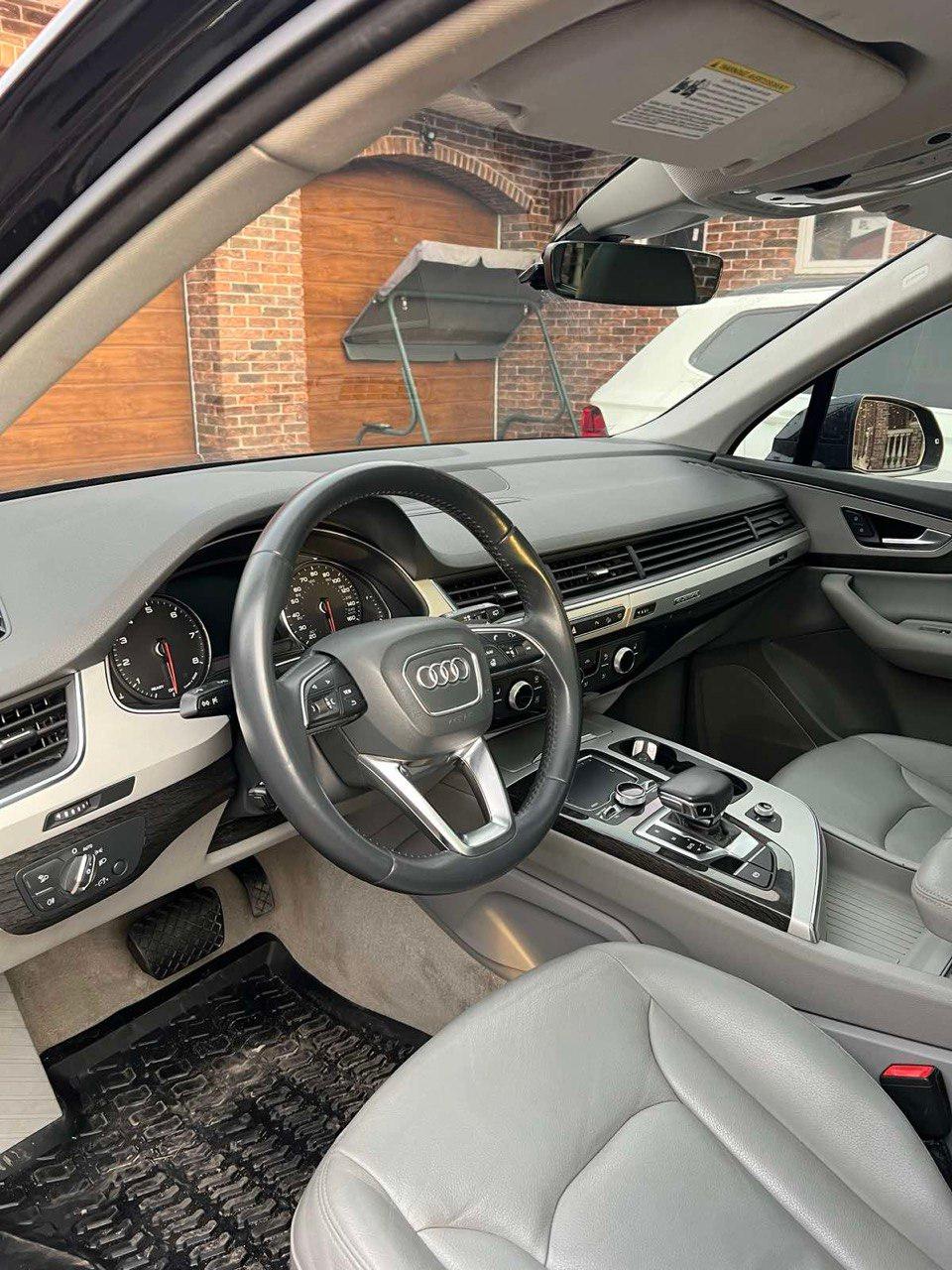 Audi Q7 - фото 2