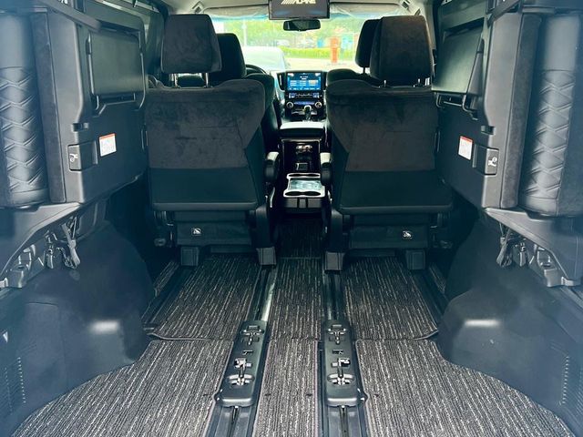 Toyota Alphard - зображення 3
