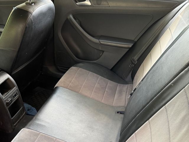 Volkswagen Jetta - фото 4