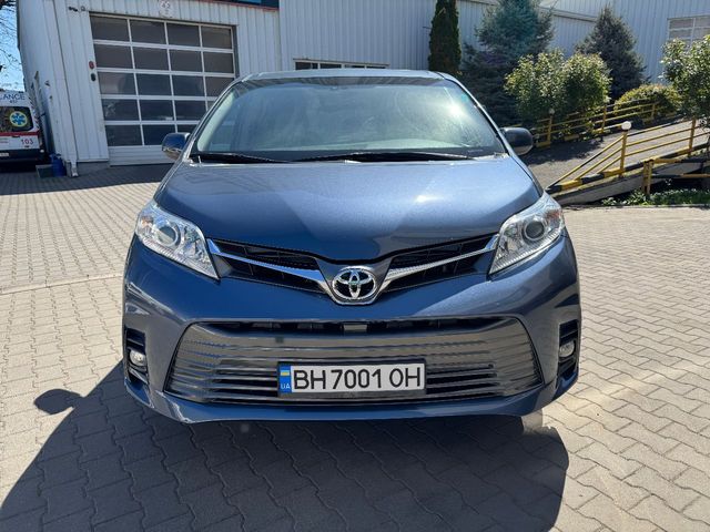 Toyota Sienna - зображення 1