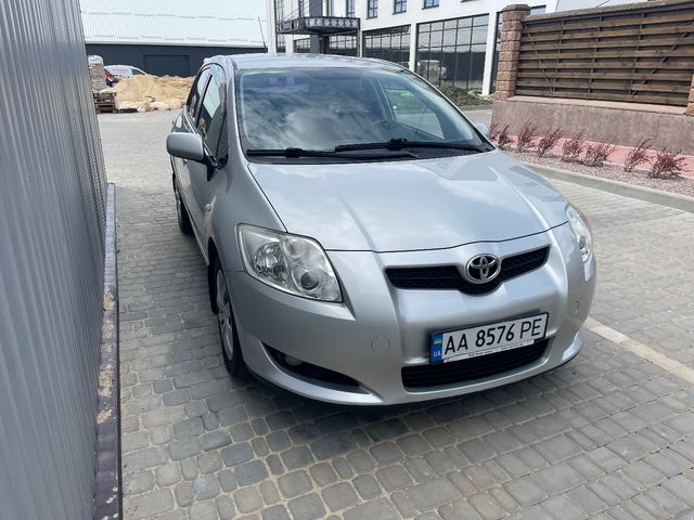 Toyota Auris - зображення 1