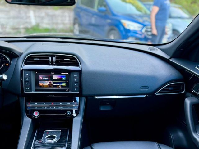 Jaguar F-Pace - фото 4