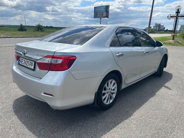Toyota Camry - фото 2